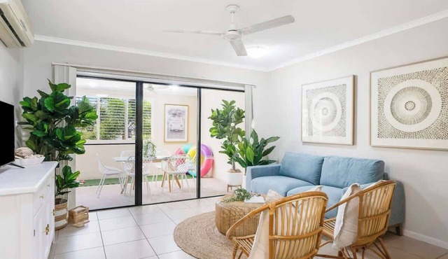 Sunrise Palms—Resort-style Escape by the Esplanade