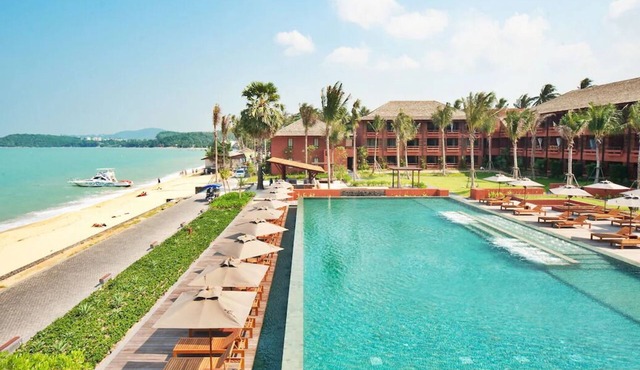 Sunset Ocean View Escape by the Shore with Pools & Balcony