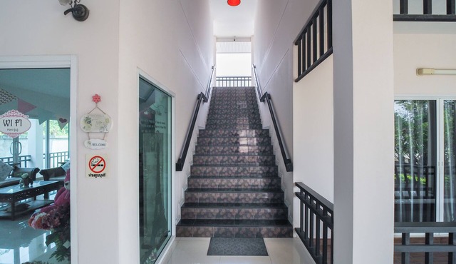 Super OYO 662 Malee Bunga Hotel