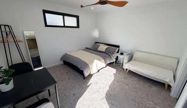 Sydney Studio with Private Bathroom & Kitchen