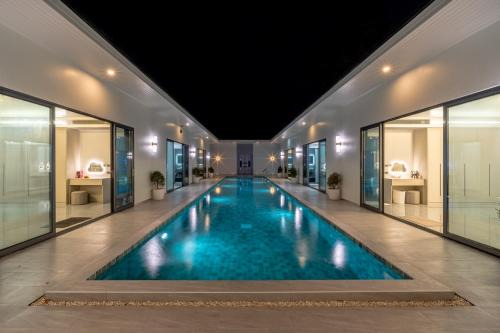 T M L-Hidden Manor Pool villa-6 bedrooms-Luxury KTV & Billiards - Private Party Paradise
