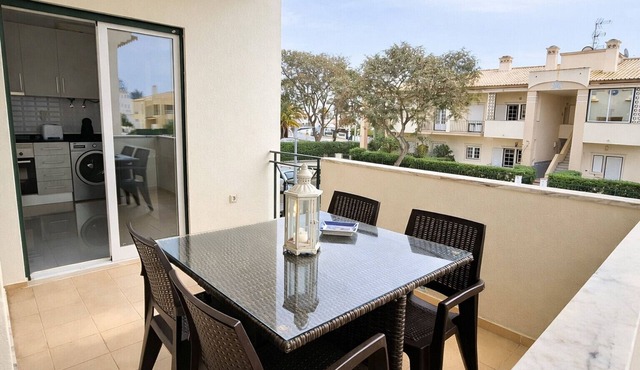 T2 Lyana, com AC e Wifi, a 550m da praia