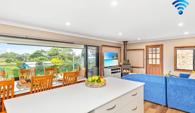 Tanapaser – spacious centrally located home with fireplace