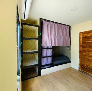 The 10 Club Hostel