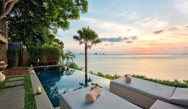 The Headland Villa 2, stunning beachfront, Samui