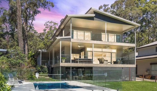 The Lake House - Complete Lakefront Oasis at Murrays Beach, Surrounded by Native Bushland & Wildlife