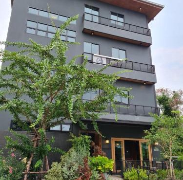 The Lantern Suites