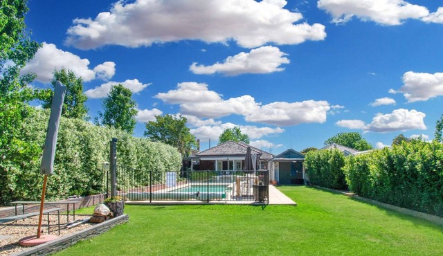 The Macleay - Poolside Entertainer, Pets Allowed