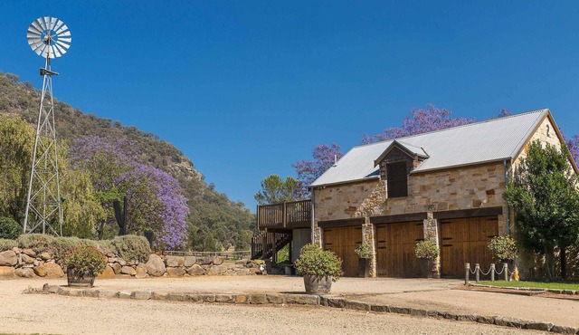 The Mews Studio - Romantic sandstone studio for 2 on beautiful vineyard estate