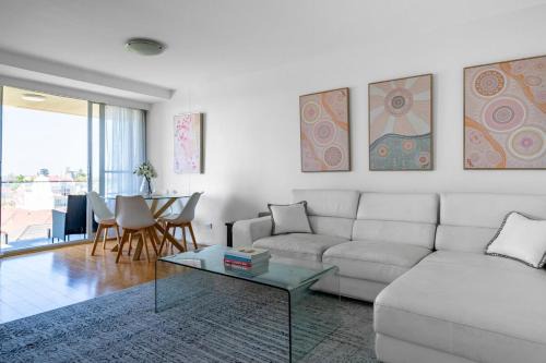 The Serene Urban Retreat - Harbour Views & Pool