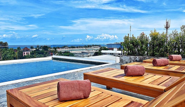 The Sixteenth Naiyang Beach Hotel