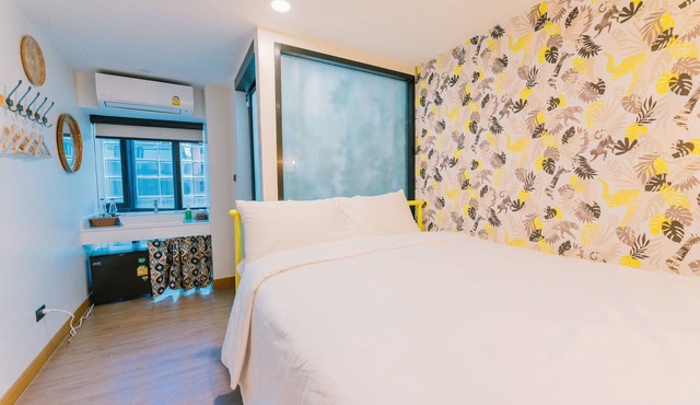 The Small Room Queen Bed: Monkey