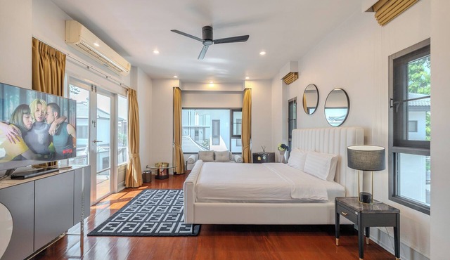 Thong Lo Private Pool Villa In Center Of Bangkok