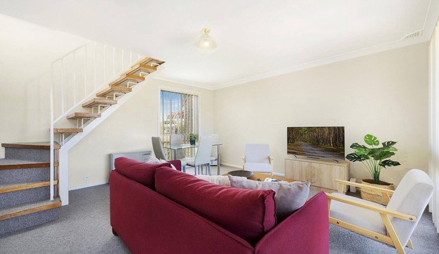 Townhouse, walking distance to cafes and restaurants