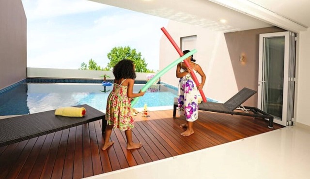 Triplex Villa & Private Pool - Cliffhanger Villas