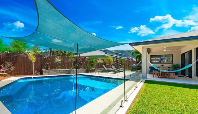 Tropical Dreams - Spacious Retreat with Private Pool