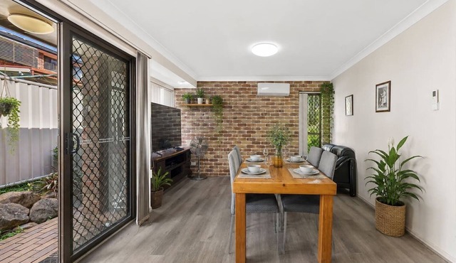 tropical family retreat Sunnybankhills