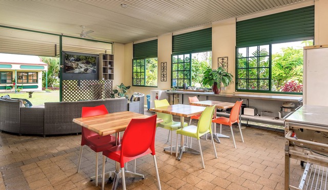 Tropical Lodge