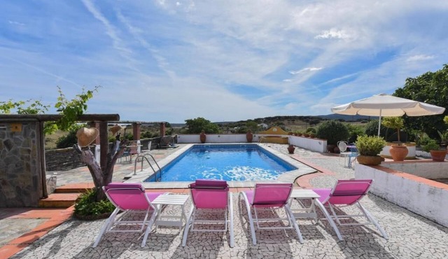 Typical house in Vila Viçosa. W/kitchen, living room, pool, games room, barbecue