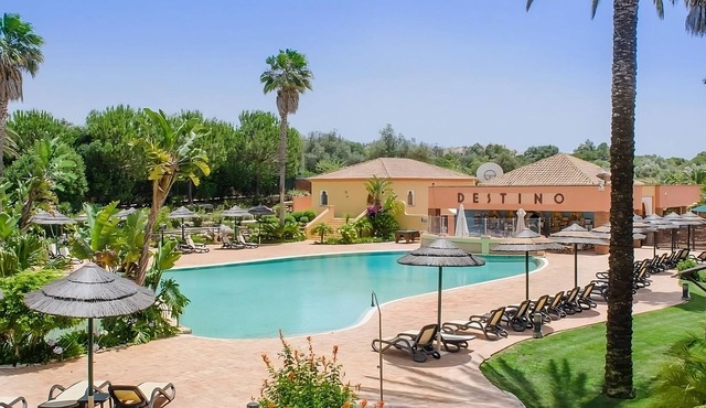 Ultimate Beach Getaway! Relaxing 3BR Townhouse with Kitchen, Patio, Garden View!