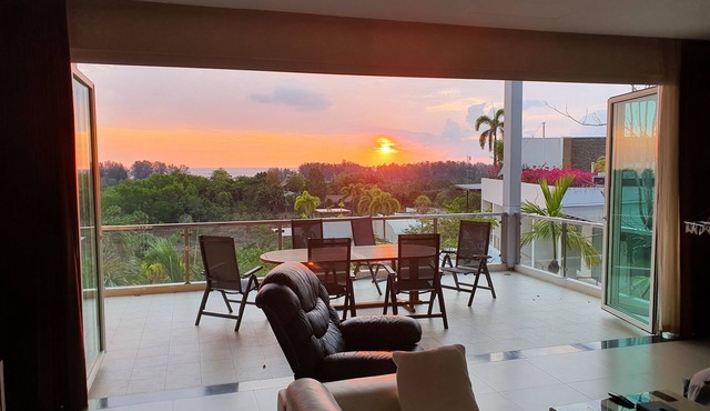 Unique Executive Sea View Penthouse in Multi-Award Winning Development