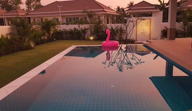 Unique luxury infinity pool villa at Hua Hin!