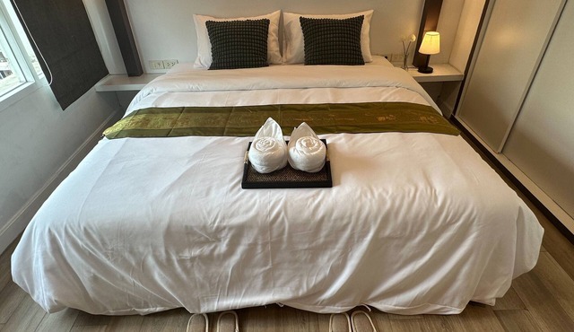 Unit Langsuan BTS Chidlom 2Bedroom Apartment in the Heart of Bangkok with Wi-Fi