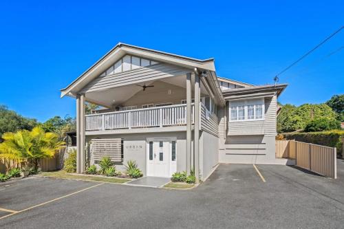 Urban Getaway Whole Home 6BR 5BA, Sauna, Ipswich