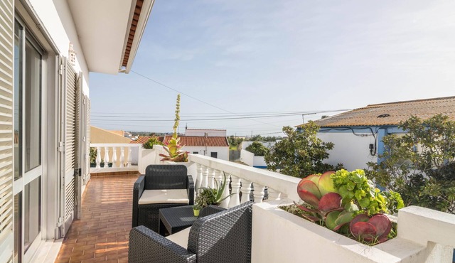Vacation Home "Casa Rocha" with Sea View, 2 Private Terraces & Wi-Fi