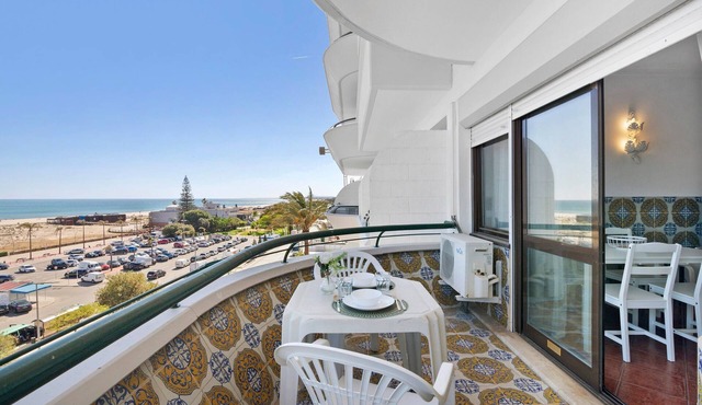 'Varanda do Mar' Apartment with Sea View, Wi-Fi, and Air Conditioning