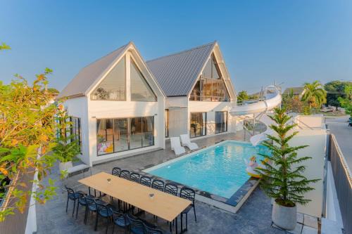 VENTIS LUXURY POOLVILLA JOMTIEN Walking Street 6 Bedroom