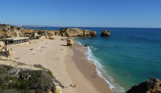 Villa Avo, Gale, Albufeira, 3 bedrooms, 3 bathrooms Near Beaches, Sunny Private Pool for 6-8 persons