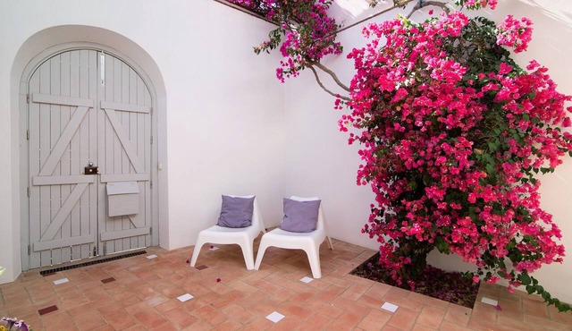 Villa 'Casa Rosa' with Private Terrace and Wi-Fi