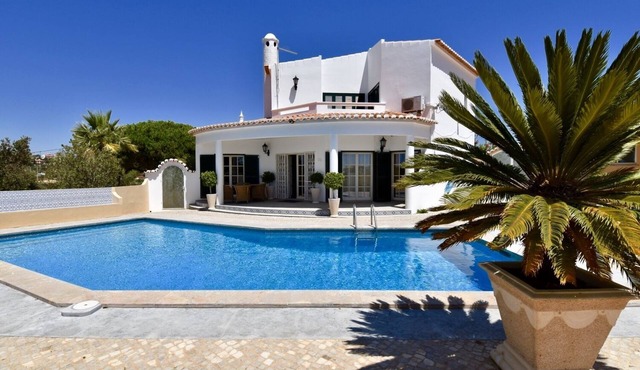 Villa Casa Tulipa Sleeps 4 with Pool, Garden & A/c