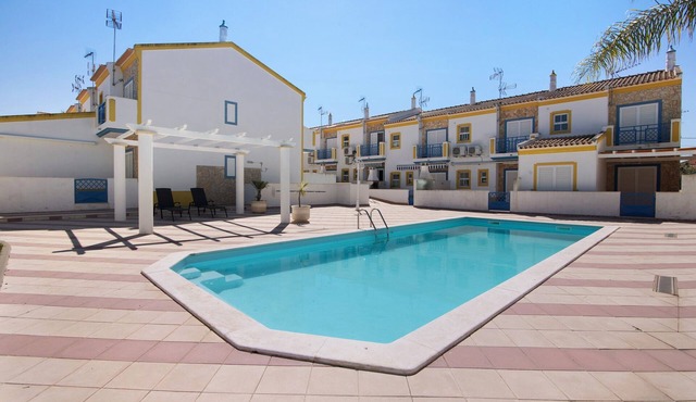 Villa 'Constança' with Shared Pool, Wi-Fi and Air Conditioning