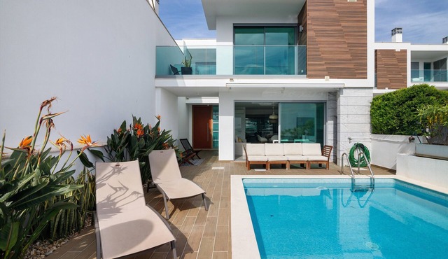Villa 'Meluna' with Balcony, Wi-Fi and Air Conditioning