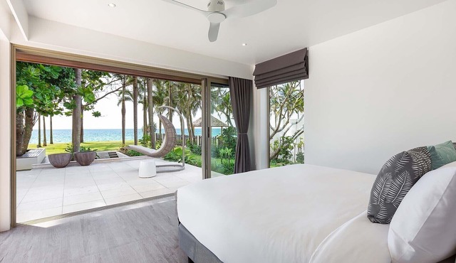 VILLA SAND. A 5-bedroom beachfront villa, perfect for families!