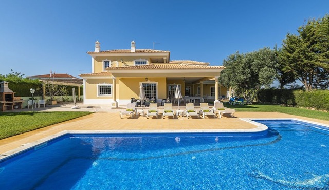 Villa Solar das Amendoeiras with Private Pool
