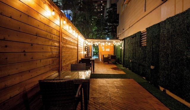 Waikiki Beachside Hostel