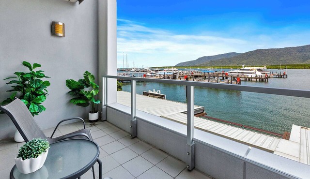 Waterfront Apartment w/Rooftop Pool & Stunning Views