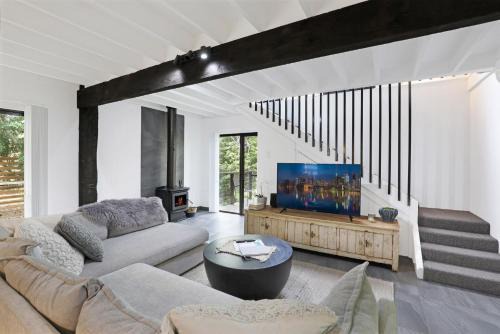 Waterfront Stay, Pet Friendly