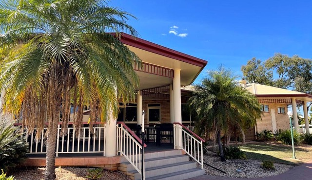 Western Heritage Motor Inn