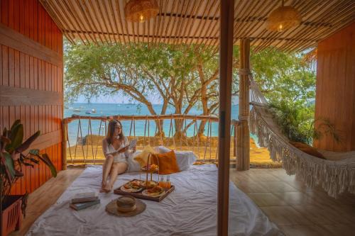 White Beachfront Pool Villa Larn Island