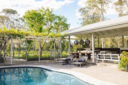 Whitevale Luxury Estate
