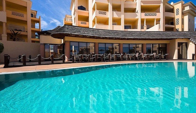 Your Home Away From Home! Fully-equipped Kitchen, 3 Swimming Pool, Free Parking!