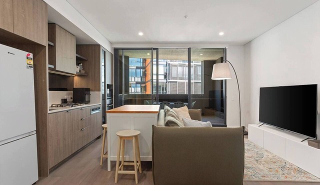 Zetland Base Urban Comfort near Dining and Transport