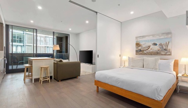 Zetland Nook Simple Living near Dining and Transport