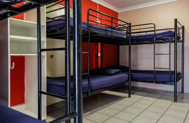 Brisbane Backpackers Resort - Group of 6