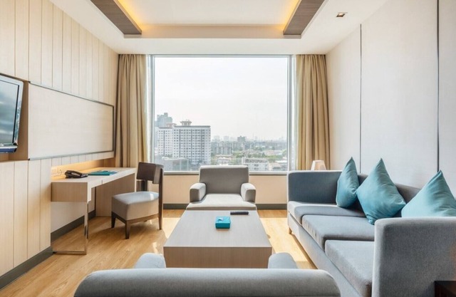 Charming Sky Bay Suite near BTS Phrakanong 简约迷人房近轻轨站 U4