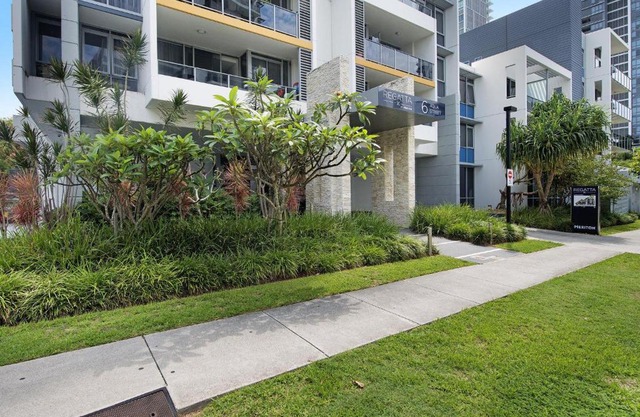 Private Apt in the heart of Southport